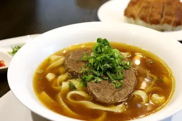 吃牛肉麵配紅酒 小S、桂綸鎂超愛這一家！