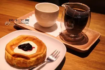 紅磚頭、水泥牆，吊燈和鐵架！超有設計感的５間工業風咖啡廳～
