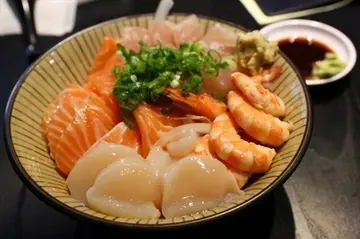 大台北超高人氣丼飯 滿滿生魚片料多超澎拜！