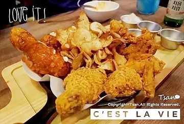 배고파요~口水不要滴下來 ！新的一年還讓人念念不忘的"韓式炸雞店"！	