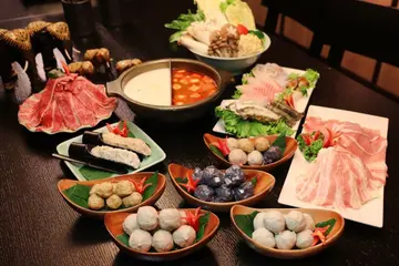 【泰鍋暖胃】巴不得湯底也全喝光光！必點絕配拳皇級手工丸 特色暖過冬首選香茅廚道地泰味「鴛鴦饗泰鍋」
