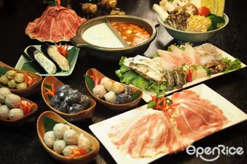 《冬季期間限定》療癒系泰式鍋物料理，讓道地的泰元素溫暖你整個冬天，暖心暖胃的鍋物、挑逗舌尖味蕾的泰式功夫就在 | 香茅廚泰式餐廳
