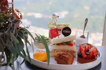 【午茶必吃】視覺+味覺極致享受！零時差英式午茶境遊倫敦 唐寧茶聯手CE LA VI 亞洲首創英式高空午茶饗宴