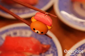 懶萌限定拉拉熊變身壽司！扭蛋療癒無極限 藏壽司「鮪魚祭」嚴選帝王級黑鮪魚擄獲登場