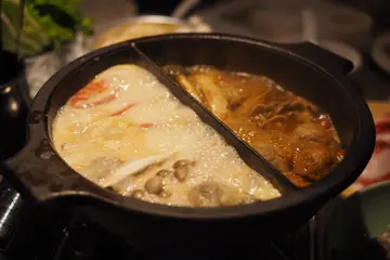 冬季鍋物泰CHILL！復古潮流鴛鴦鍋的道地泰式滋味與經典泰料理，給你滿滿南洋風．香茅廚泰式餐廳