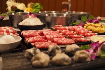 捷運三重國小站 | 必吃打邊爐 》荒漠裡的一鍋高雅，好湯配好料，隨處講究的精細美味．哈帕時尚鍋物．開飯帶路火鍋美食