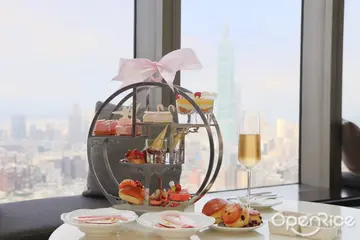 【台北大安】絕美玫瑰、紅鶴變身奢華美饌!經典三層下午茶從頭「少女粉」到尾 台北遠東X美麗佳人推乳癌防治月「粉紅泡泡公益下午茶」