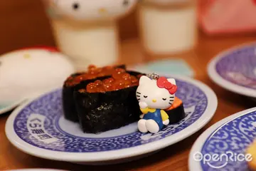 【全台】秋冬最萌聯名！招牌壽司、豆乳甜甜圈也變身公仔 藏壽司推HELLO KITTY、美樂蒂三麗鷗限定聯名扭蛋登場 