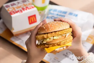 【全台】「大麥克」不只有牛肉選擇!重量級「無敵大麥克」回來了 麥當勞加碼期間限定推出「香鷄大麥克」