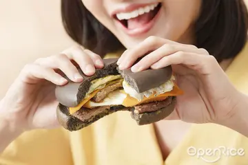 【全台】起司控必吃的牽絲濃捲風!首度整塊起司排酥炸入堡 麥當勞限期推出「微牽絲起司排雙肉堡」