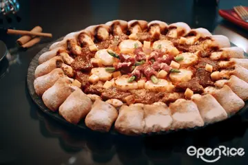 【全台】肉桂捲直接結合比薩餅皮! 肉桂控必吃冬季限定「肉桂龍捲風餅皮」必勝客豪華推出「白蘭地牛排X炙烤干貝蘆筍捲」