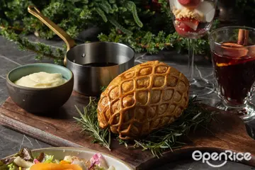 【台北松山】「威靈頓牛排」節慶限定回歸！酥皮香包裹頂級牛排肉汁的極致美味 瑪黑餐酒冬季豪端石老等現流魚上桌