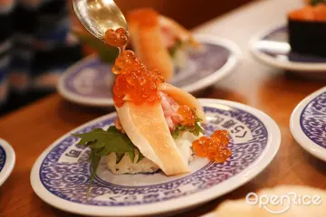 【全台】鮭魚控快衝這7天！鮭魚卵、鮭魚肚滿到夾不起整顆的海鮮塔 藏壽司超狂推「名鮭盛世祭」加碼最高CP三貫一盤回歸