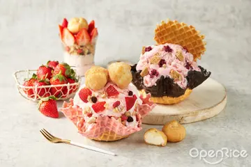 【全台】抓住草莓季的尾巴！睽違五年的粉嫩浪漫祭第二杯半價 COLD STONE夢幻「草莓冰淇淋mix玫瑰花泥」回歸