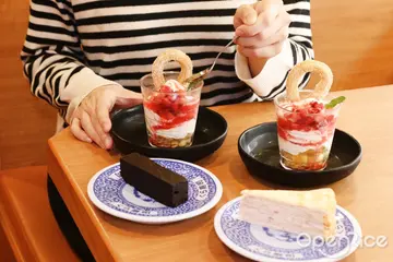 【全台】被耽誤的甜點店開賣「吉拿棒草莓冰」惹！2000坪全球最大旗艦店即將登場 藏壽司推限定新品收服甜點控的胃