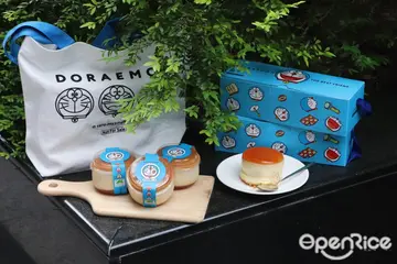 【全台】再度爆擊哆啦A夢控的心！吃超夢幻日式焦糖濃醇布丁還可美顏 起士公爵推「玻尿酸焦糖布丁燒」加贈限定聯名帆布袋