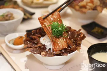 【全台】300元就吃得到台中排隊頂級燒肉！搭配招牌濃郁雞白湯太過癮 定食8攜手老井極上燒肉開賣海陸饗宴丼飯