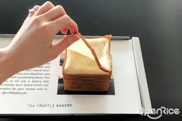 【台北中山】限時一個月！層層撕開、片片軟綿 韓國爆紅抽取式食用「紙巾吐司」快閃台北