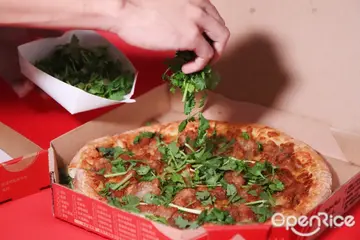 【全台】實現香菜自由就趁現在!蒜味肉羹尬上爆量香菜 必勝客推「香菜富翁肉羹比薩」再進化