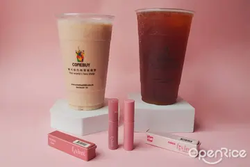 【全台】喝手搖飲還可以變美!夢幻聯名「ETUDE」 到COMEBUY喝「玫瑰普洱」送限量唇彩