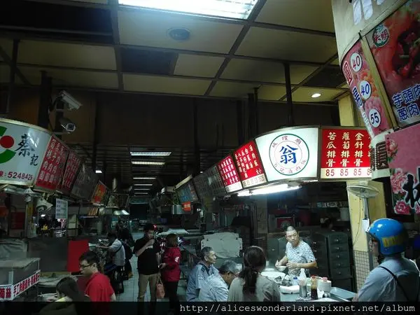 翁記滷肉飯 城隍廟內
