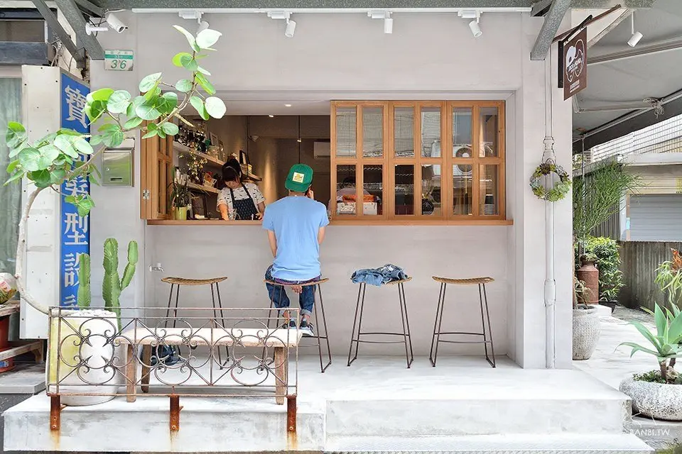 Jack & NaNa coffee store