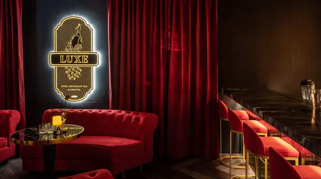 Luxe Kaohsiung-door-photo