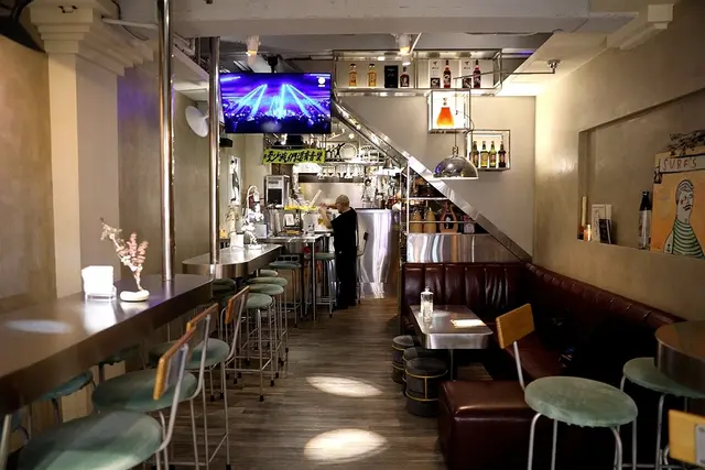 昆汀Bar&Food-door-photo