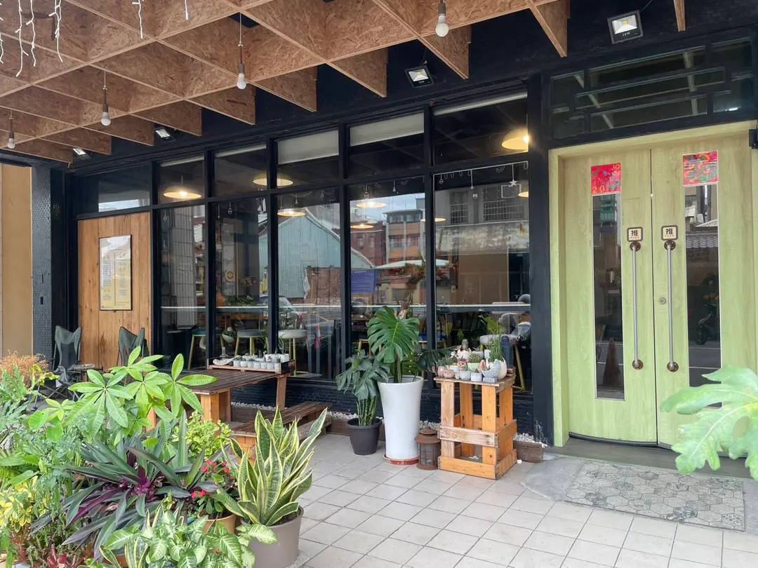 義狗倆狗複合式餐廳