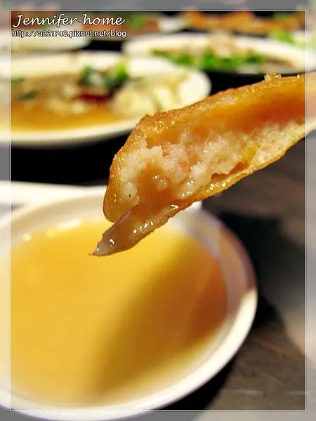 用大量的完整蝦仁加上少許的蝦泥，每一口都能吃到完整紮實彈牙甜潤的~蝦肉