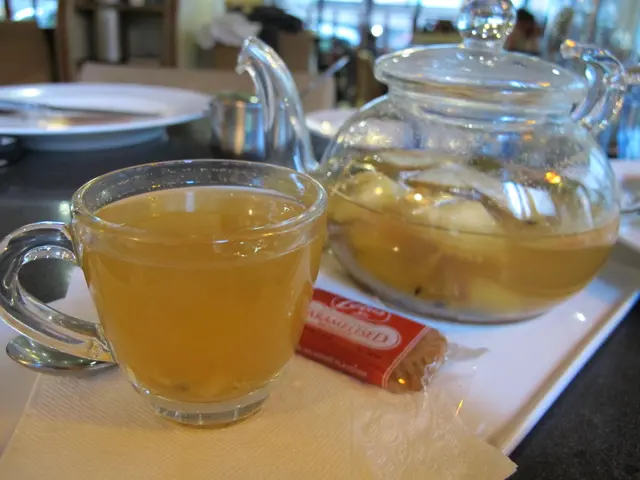 熱水果茶$160,還附上一片餅乾