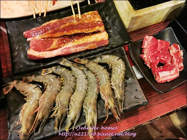 菜單上的海陸食材多到吃不了一輪的