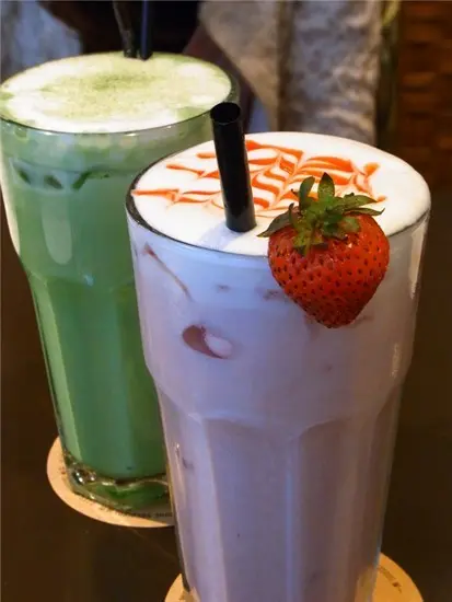 草莓飲和抺茶飲