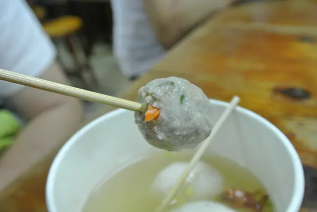 傳統魚蛋咬起來QQ脆脆, 魚味濃郁, 有少許甘筍絲, 整體上好爽口