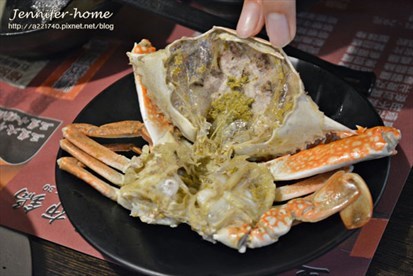 金門蟹的蟹殼比較軟，不需要太多技巧就能享受到蟹肉的美味