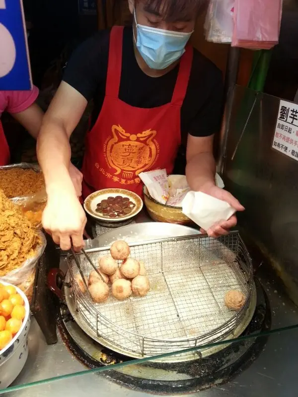 油是清澈的，每天更換新油。