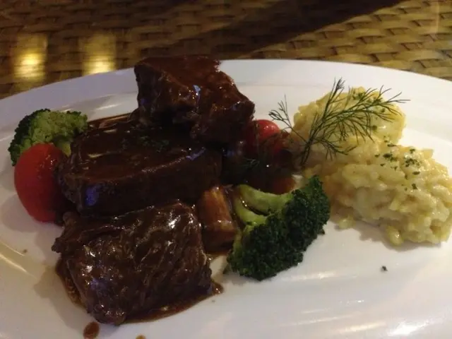 主廚套餐1：蕃紅花燉飯佐牛肉