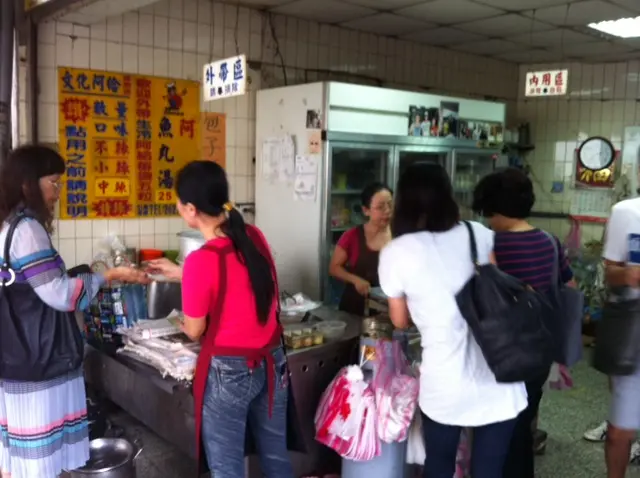 這店生意不錯,顧客不斷。