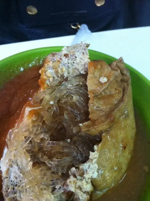 阿給的主要成份:油豆腐、冬粉及魚漿。