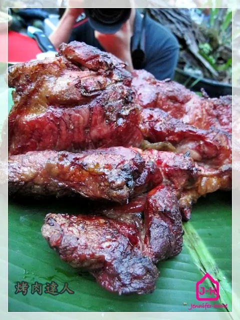 部落裡 要切豪爽的大肉塊才能吃到放了感情的滋味