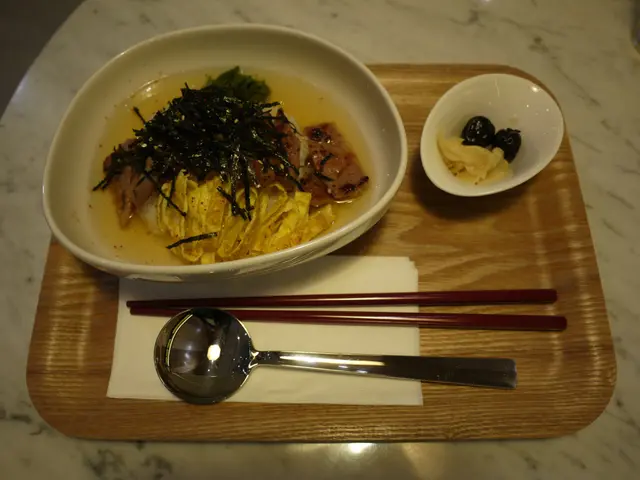 阿里山金萱茶佐里肌湯飯