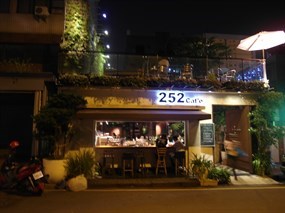 252 CAFÉ