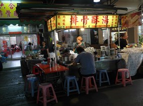 六合張排骨酥湯