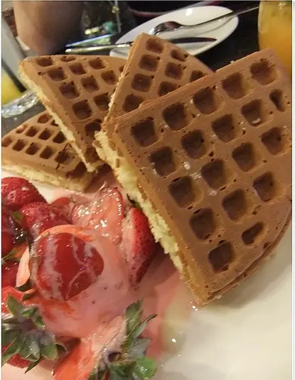 草莓冰淇淋鬆餅