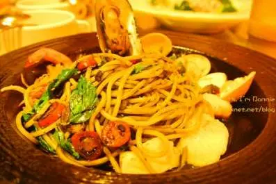 我除了明太子最喜歡吃墨魚義大利麵了,威尼斯的義大利麵雖然海鮮蠻多的,但在墨魚醬汁上面是有點可惜的,味道不夠入味 醬汁與麵條沒有融為一體的扎實感