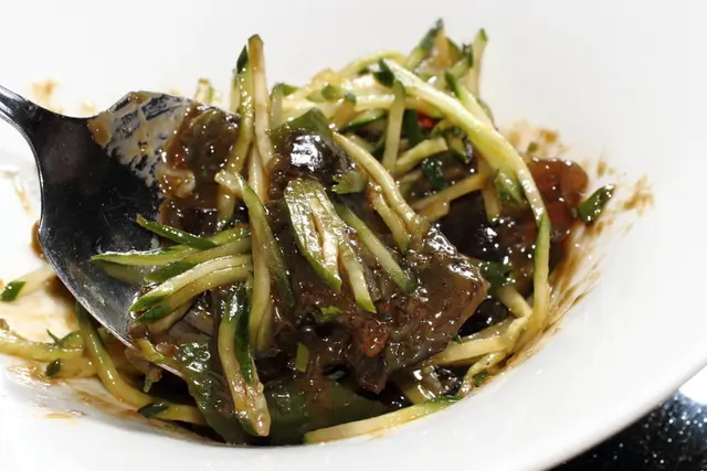 在大宅門改良後，加入大把的小黃瓜，更加清爽好吃！