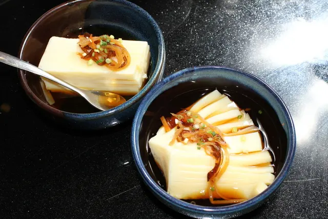 切成細絲的雞蛋豆腐，更為滑溜順口。