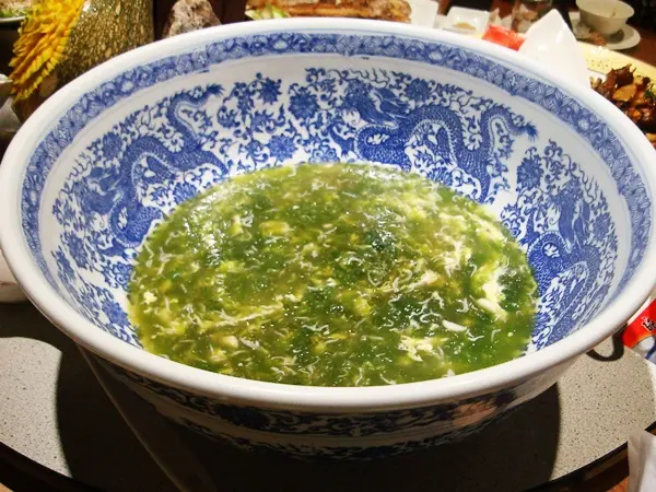 看似簡單的料理 但是!喝起來卻耐人尋味~~很好喝耶! 我喜歡裡邊的海菜,讓人彷彿置身於大海裡游啊游~~ 這道料理胡椒放比較多,如有小孩子的話,可以先告知加少一點 不然真的實在太夠味了!Hot Hot