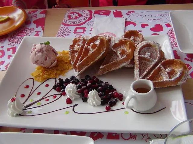 有附果粒的冰淇淋唷