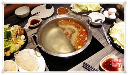 鴛鴦鍋（湯頭是日式原味與藥膳養生）